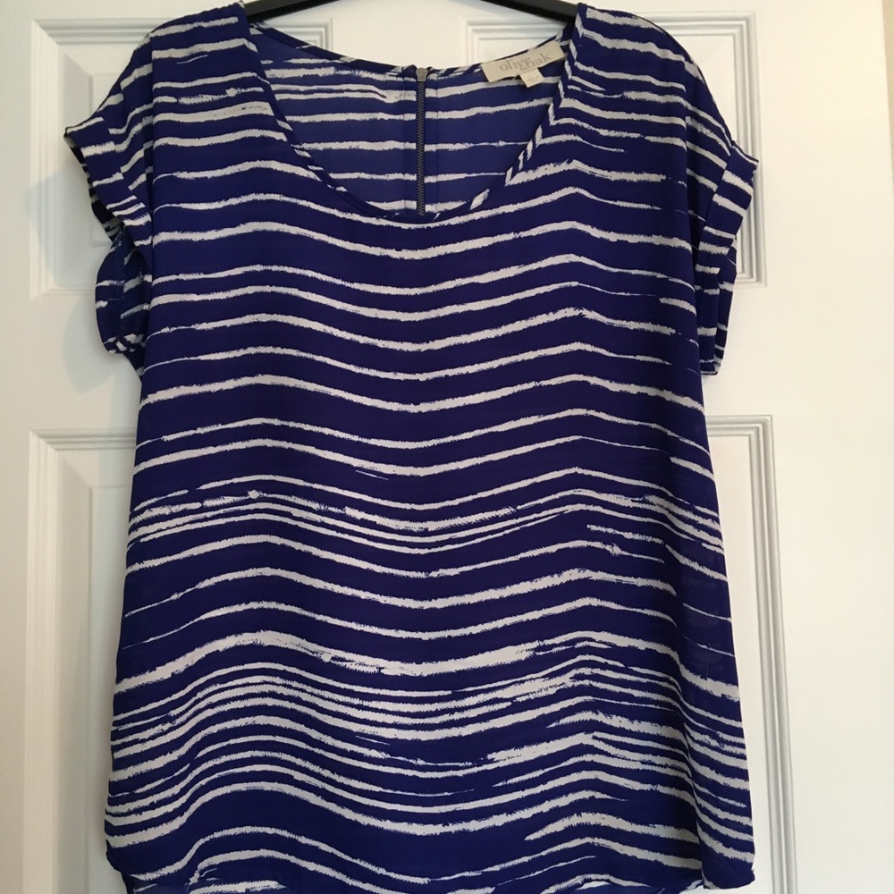 Blue & white patterned polyester blouse